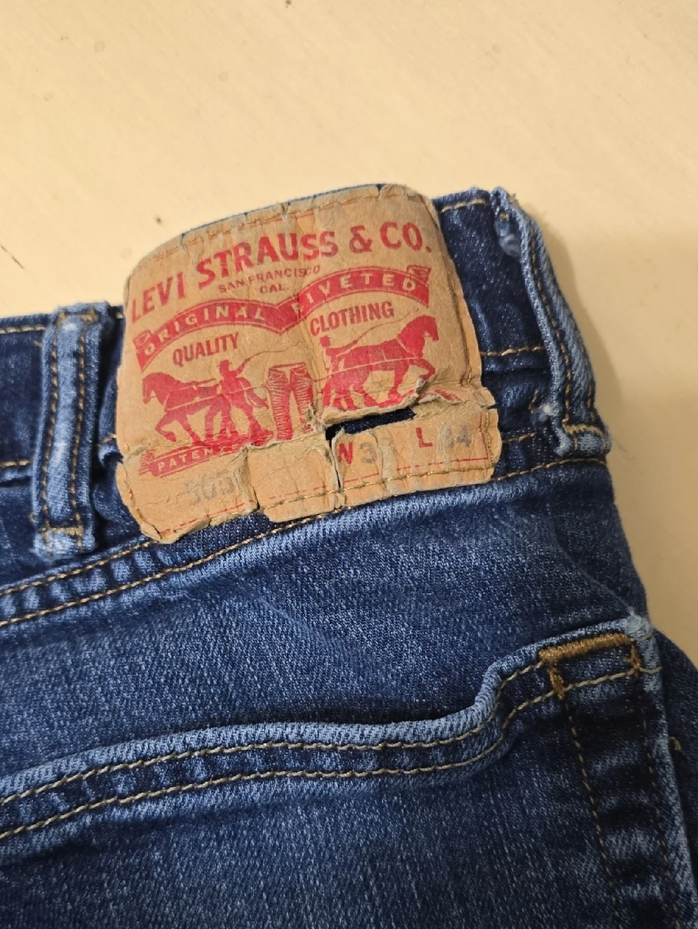 Levi's 505 Jeans Mens‎ Size 38 Blue Classic Denim Worn-in Casual Roomier Thigh
